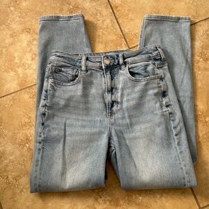 American Eagle mom straight